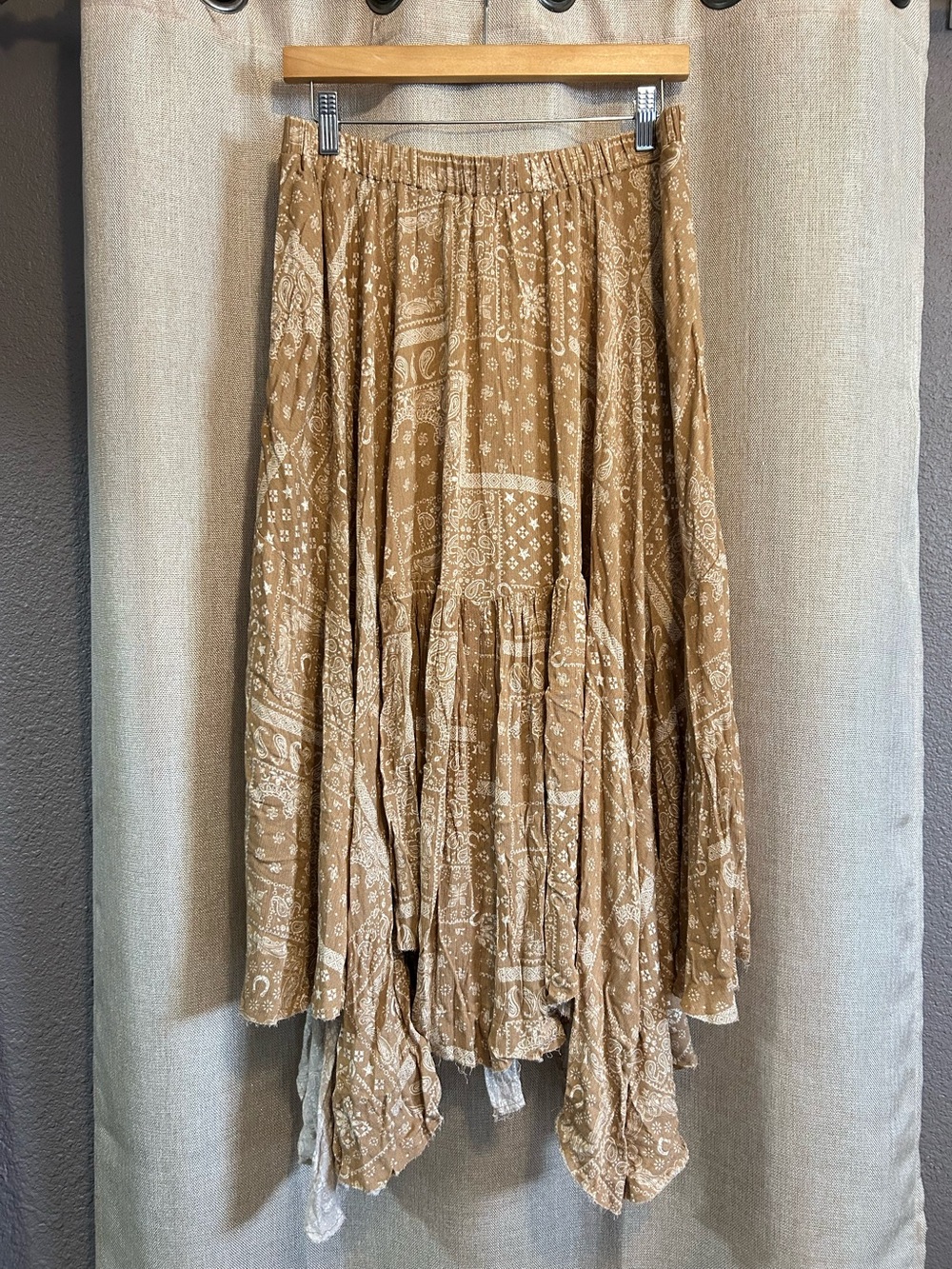 Horseshoe handkerchief skirt size medium
